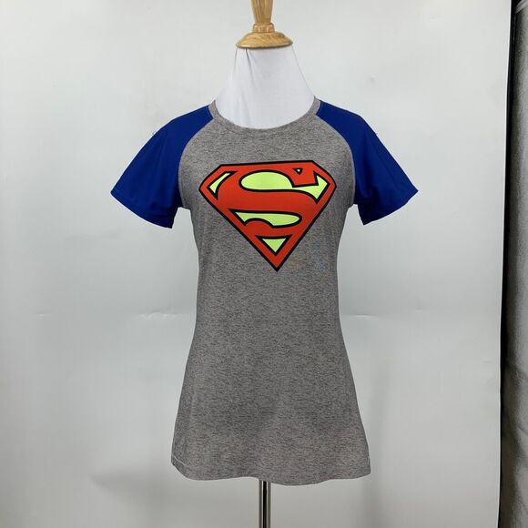 Under Armour Heatgear Fitted Shirt Womens Extra Small Superman Logo Raglan Tee - Picture 2 of 10